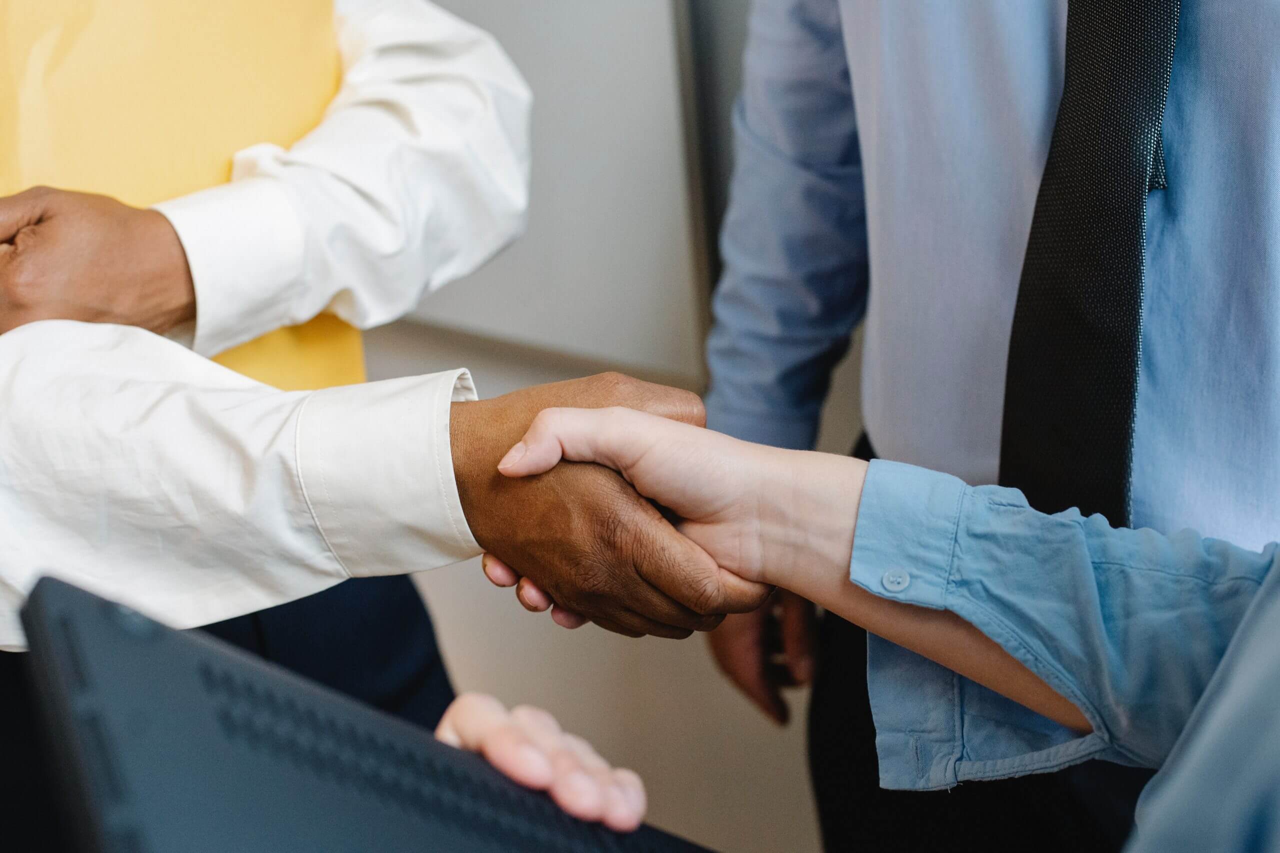 Manager de transition et consultant : quelles différences ? Qui choisir ?
